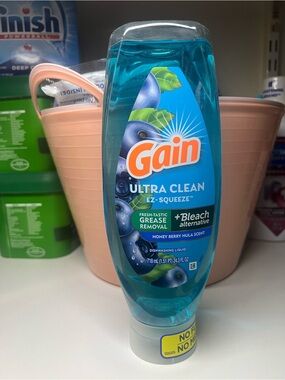 Gain EZ-squeeze dish soap 24.3fl oz